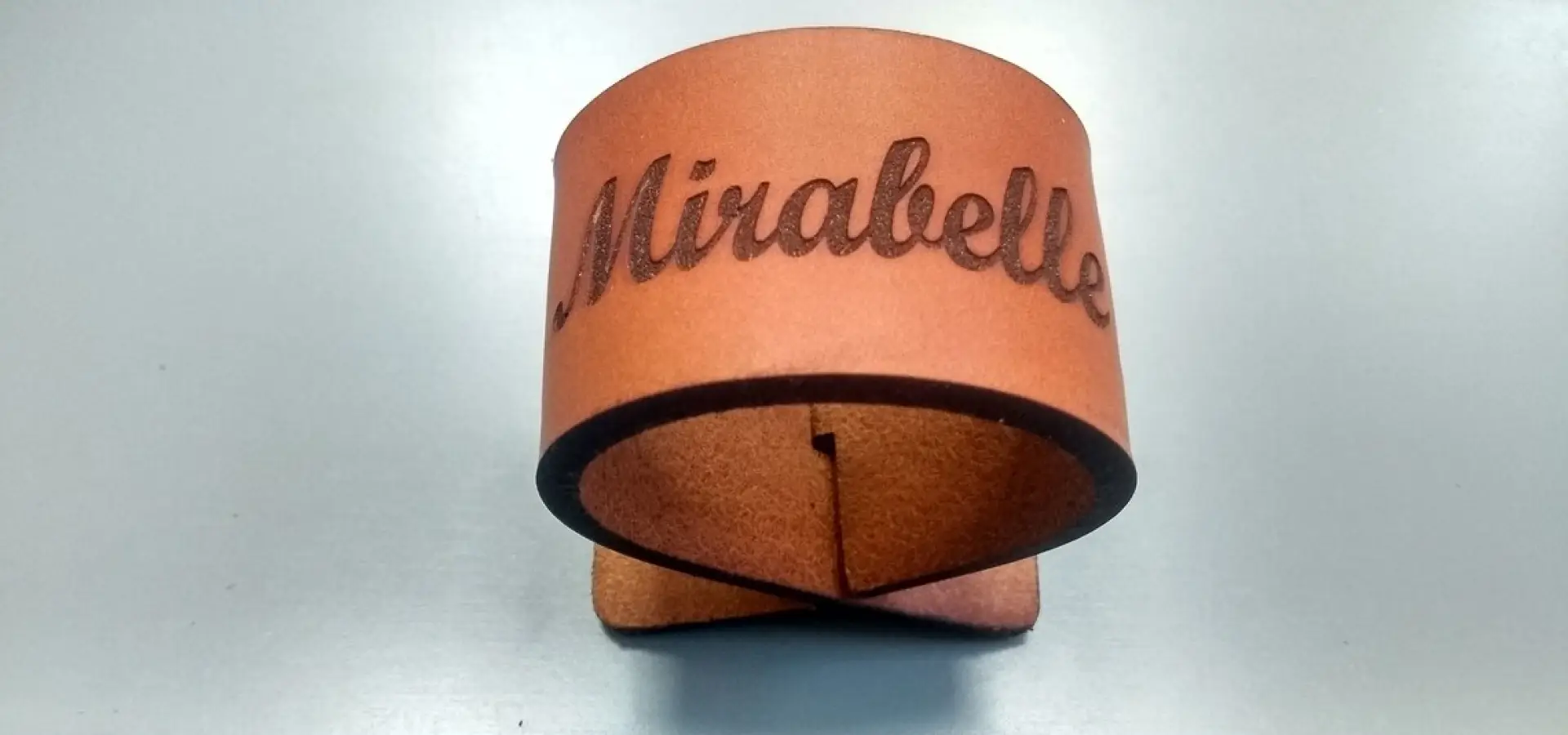 Latelier Du Phoenix Creation Cuir En France Slide 3